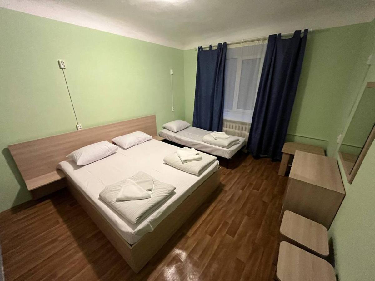 Fox Hostel Kiev Exteriör bild