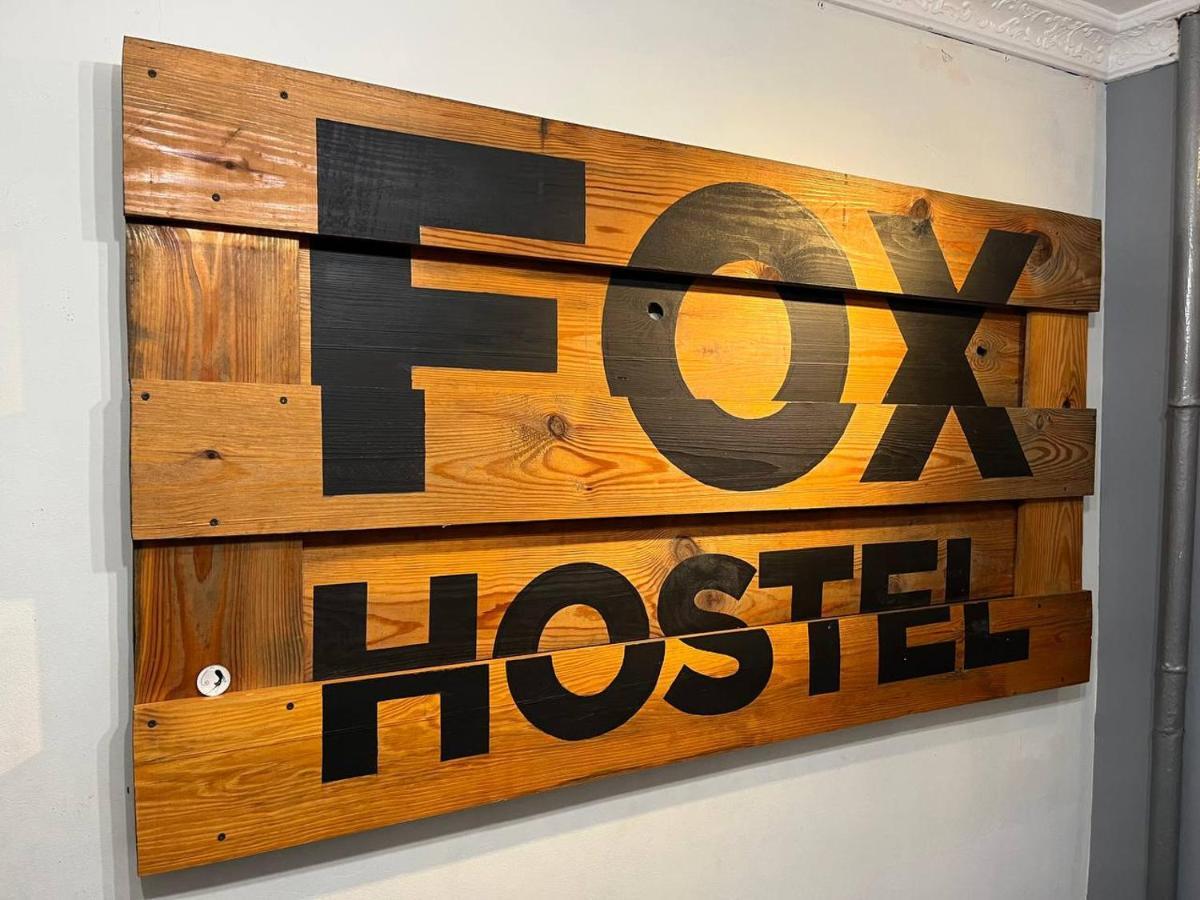 Fox Hostel Kiev Exteriör bild